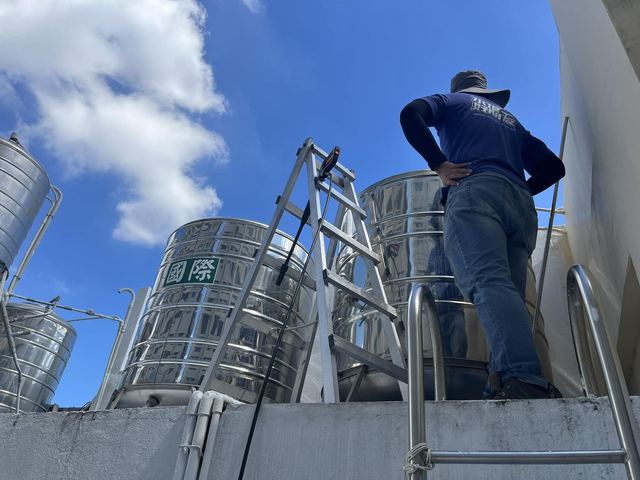大樓住戶可以自己約洗水塔嗎？公共水塔、自家管線，責任怎麼分